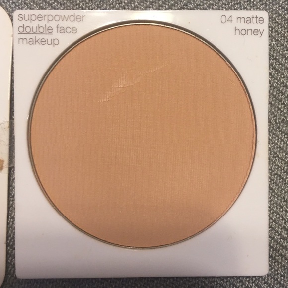Clinique SuperPowder DoubleFace Powder Foundation - Picture 3 of 8